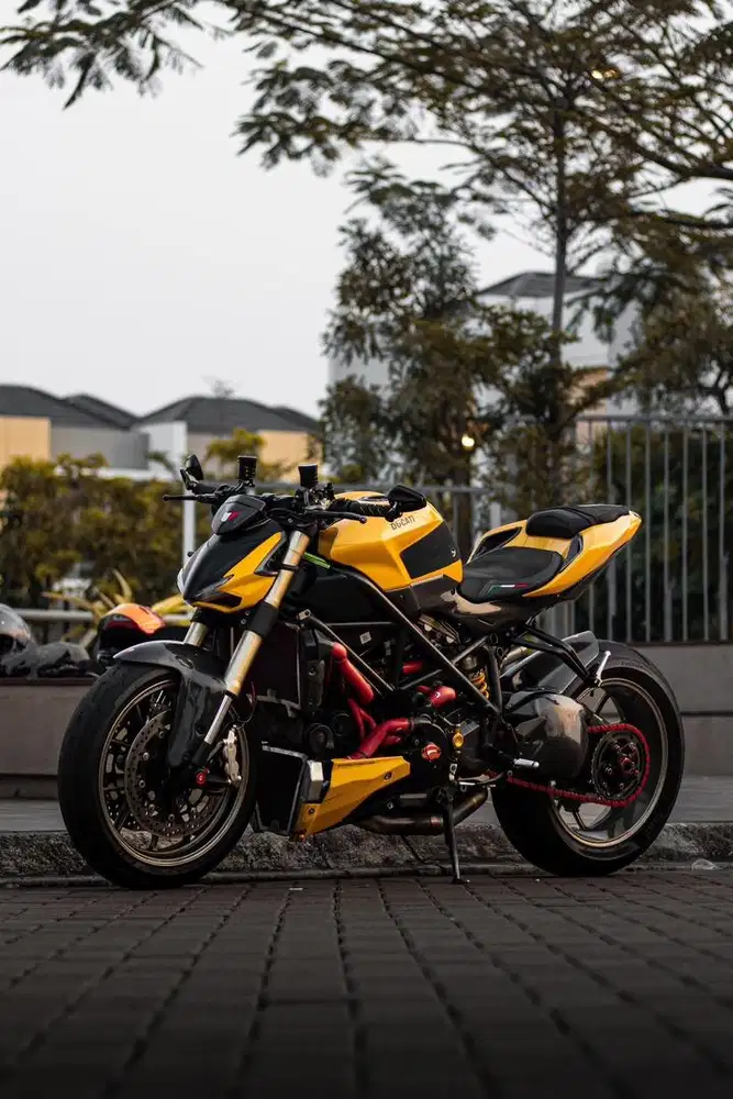 Ducati Streetfighter 848 Yellow