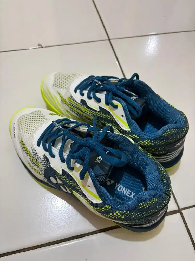 Yonex velo 200 ukuran 39