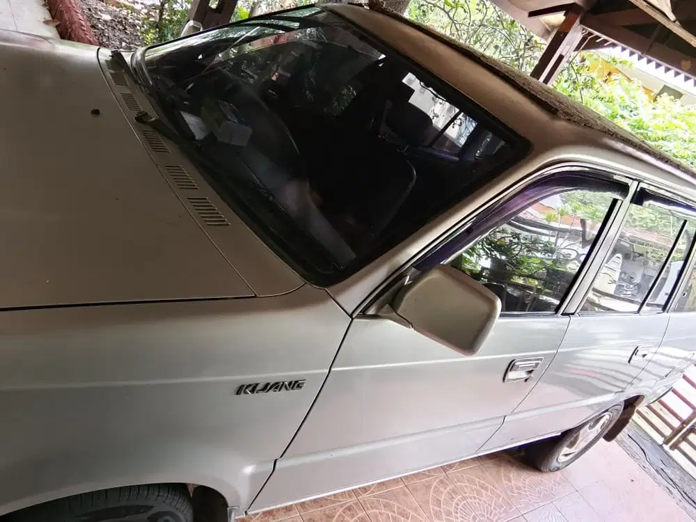 Kijang LSX 2001 dan LGX 2002