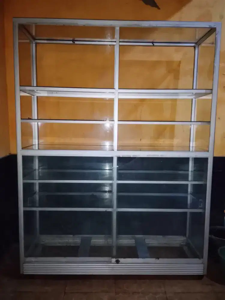 Etalase bekas cocok untuk barang