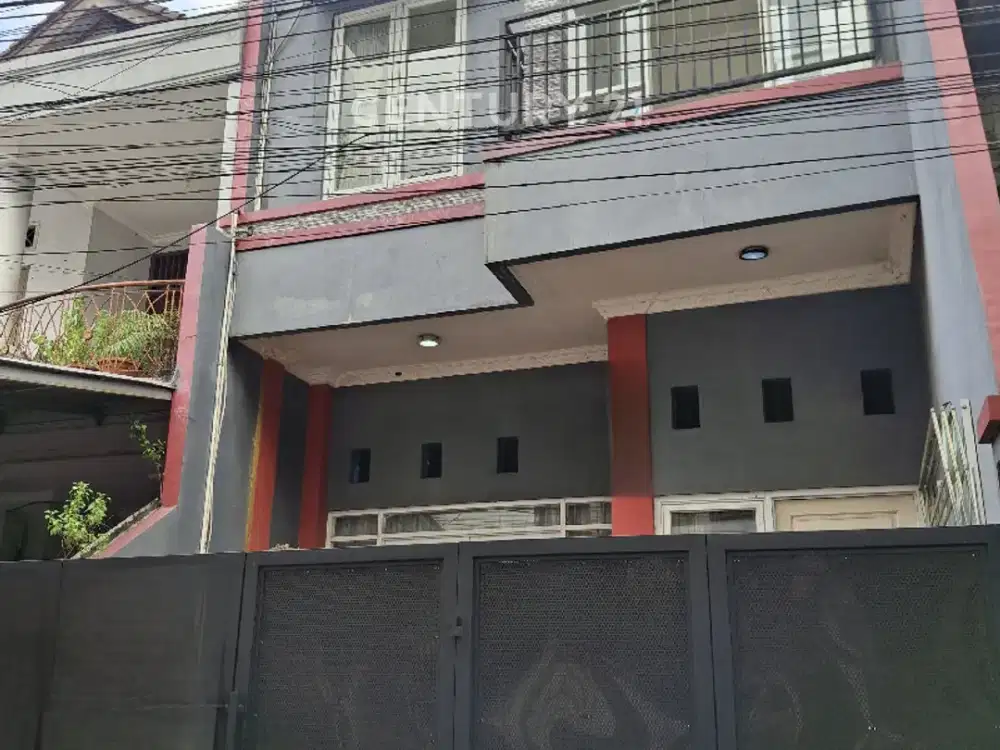 Rumah Cantik  Lokasi Strategis Semi Furnished Nyaman Untuk Hunian