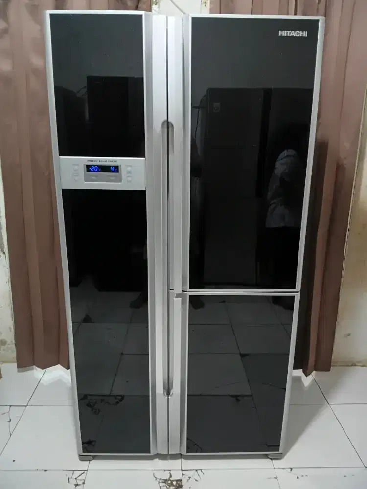Dijual kulkas hitachi 3 pintu