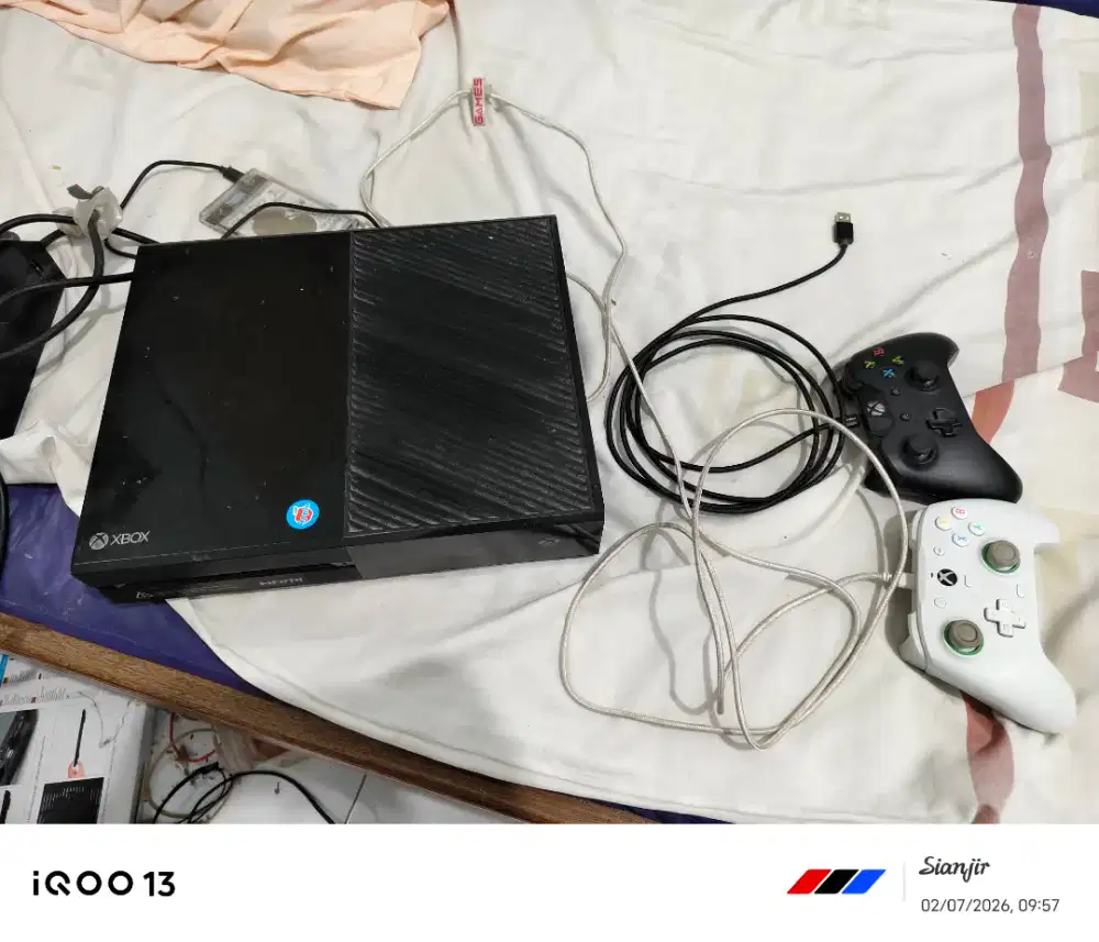 Xbox one fat + game. lokasi dket stasiun Cikarang