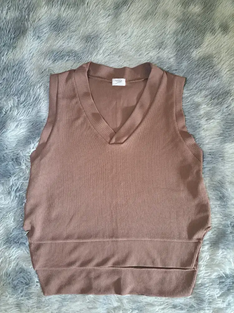 Vest Rajut Semi Knit Wanita Warna Milo – Not Your Company