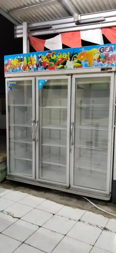Showcase chiller 3 pintu