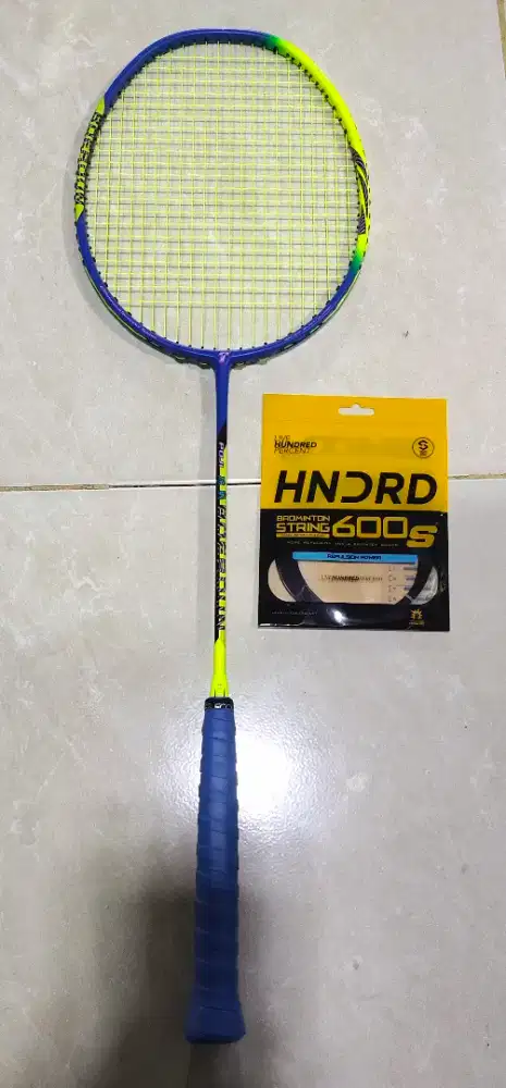 Raket badminton