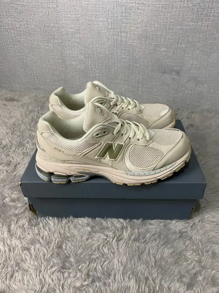 NEW BALANCE 2002R