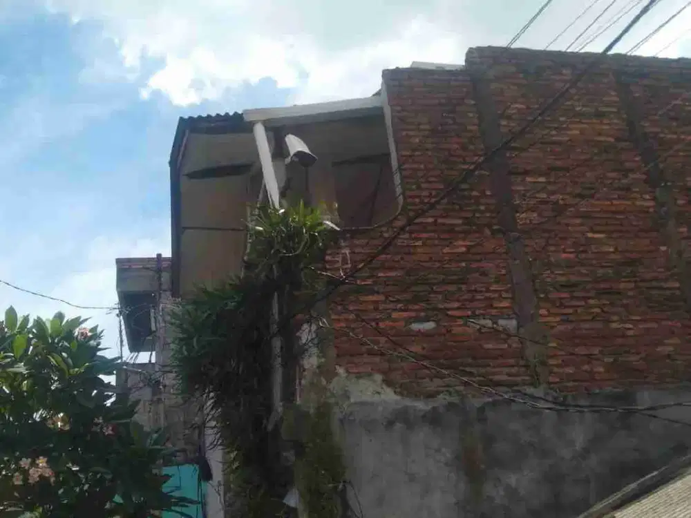 Rumah Dalam Sederhana Gang Di Pulomas