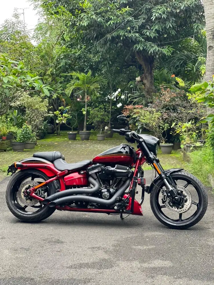 Harley Davidson ( Softail Breakout Prostreet FSXE CVO )