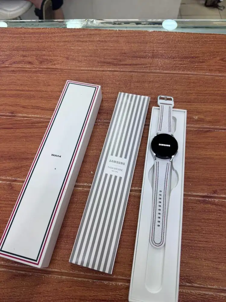 Samsung Galaxy watch 4 40mm thom browne NY edition