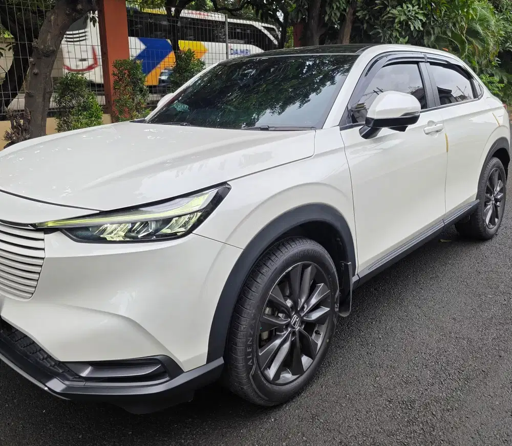 Honda HR-V 2022 Bensin 1.5 type SE. Pajak Panjang.