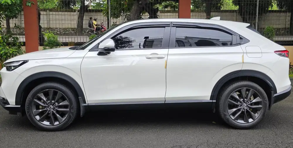 Honda HR-V 2022 Bensin 1.5 type SE. Pajak Panjang.