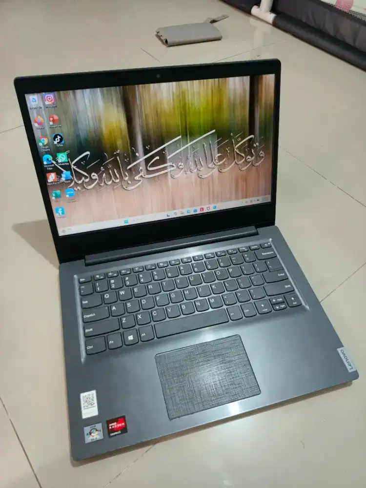 Laptop lenovo athlon gold satset