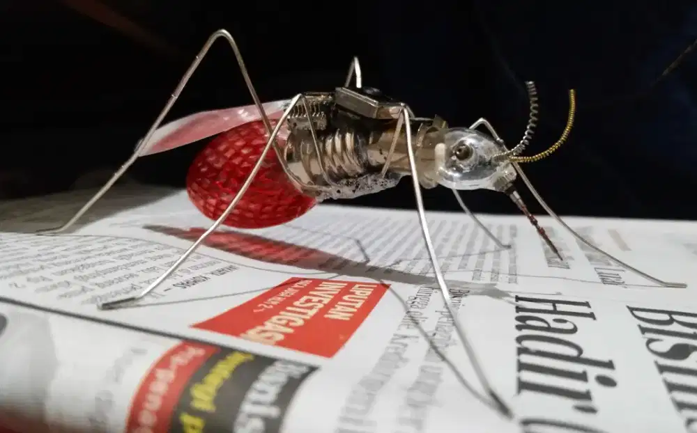 Mainan nyamuk robot steampunk lawas retro jam sepeda vintage antik