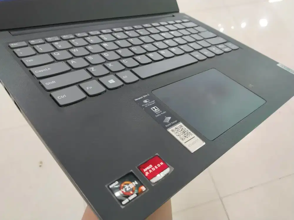 Dijual laptop Lenovo Ideapad RYZEN 3-4300U Ram 8GB DDR4 SSD 512 WIN 11