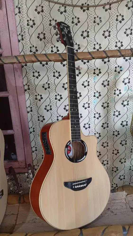 Gitar akustik elektrik