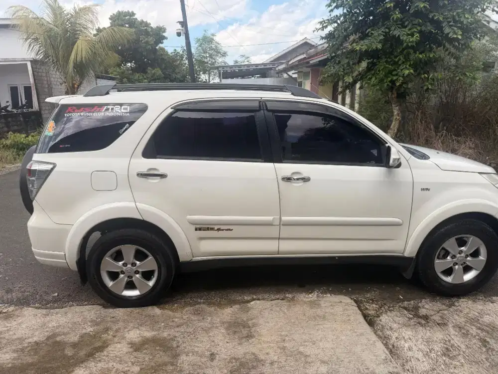 Dijual Santai mobil Rush