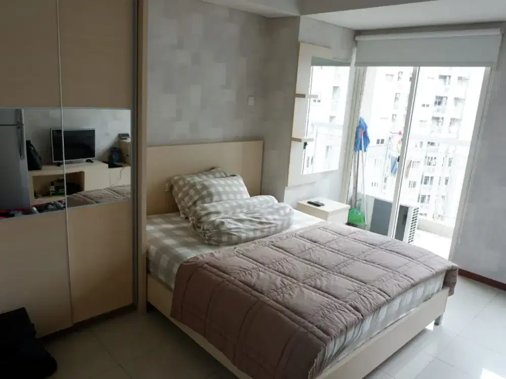 Studio Furnish Apartemen Royal Mediterania Garden - Mall Central Park