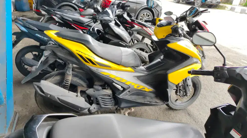 Yamaha aerox kuning