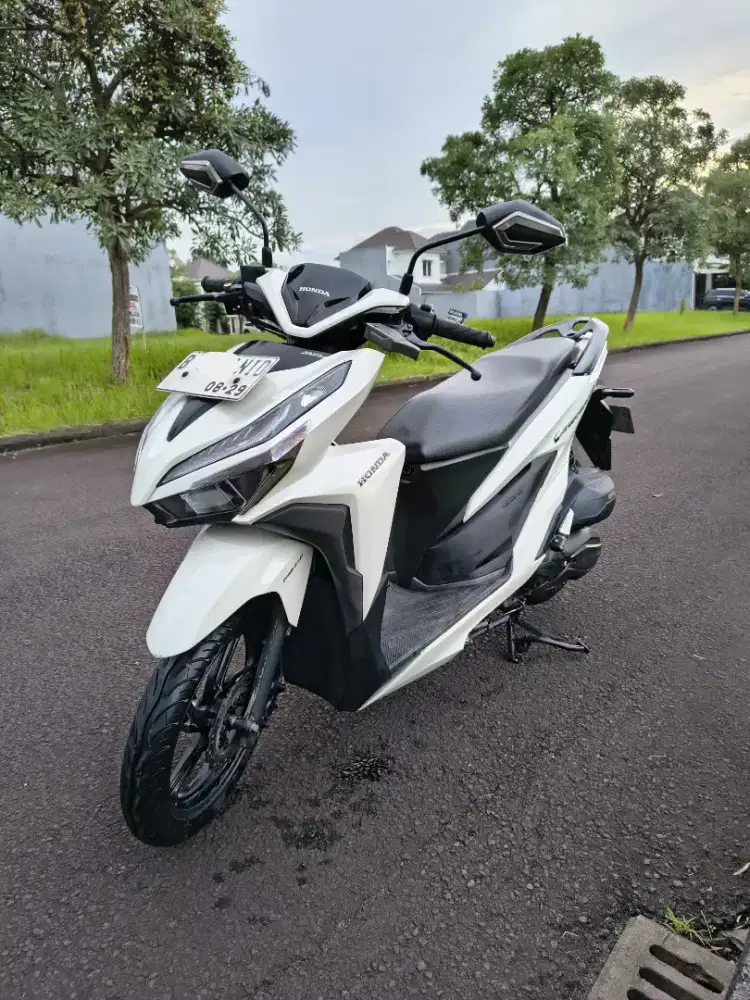 Vario 150 Putih Glossy Remote Keyless 2019 CBS ISS KM 23rb