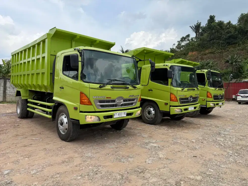 Dump truck Hino lohan engkel tahun 2013