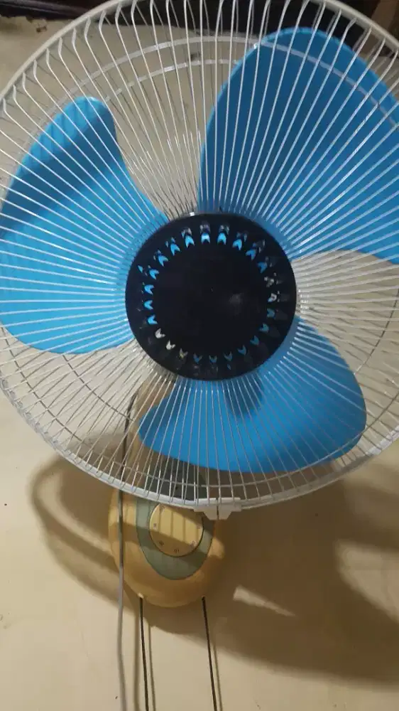 Kipas angin dinding normal