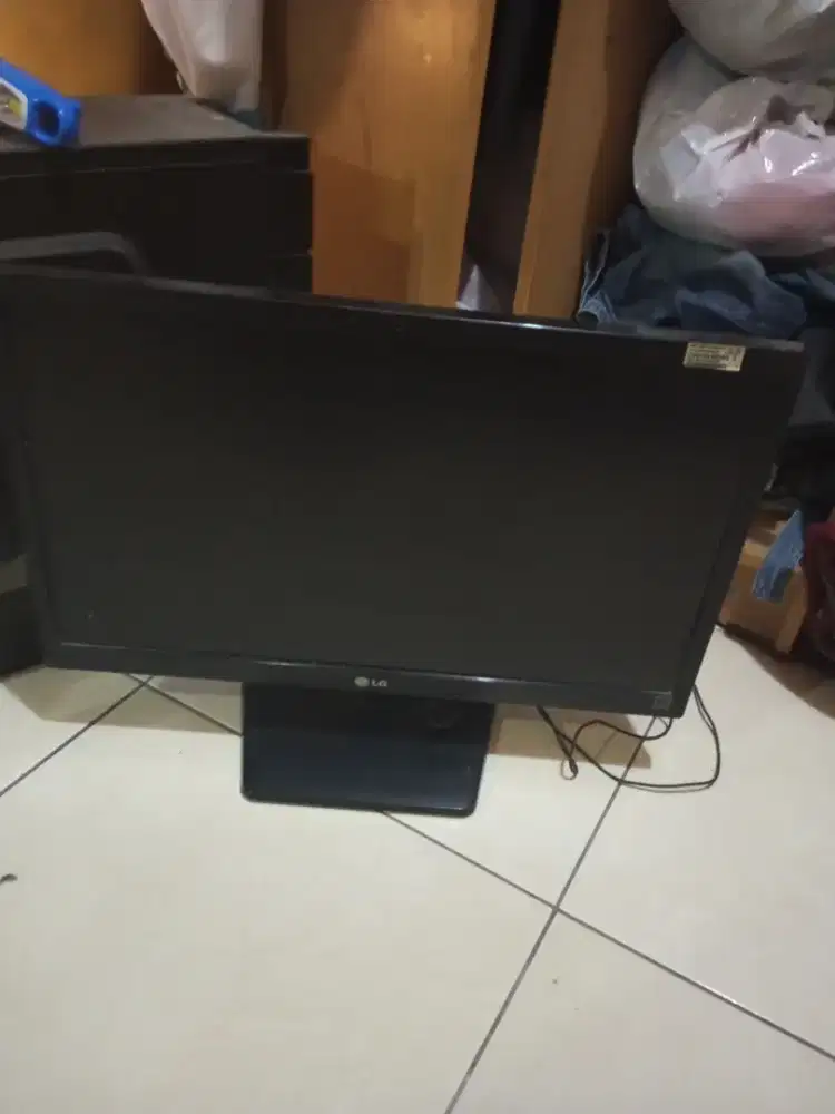 JUAL SEPAKET MONITOR LCD 22+DDR3 16 GB+VGA GFORCE GT 730 RP.550RB