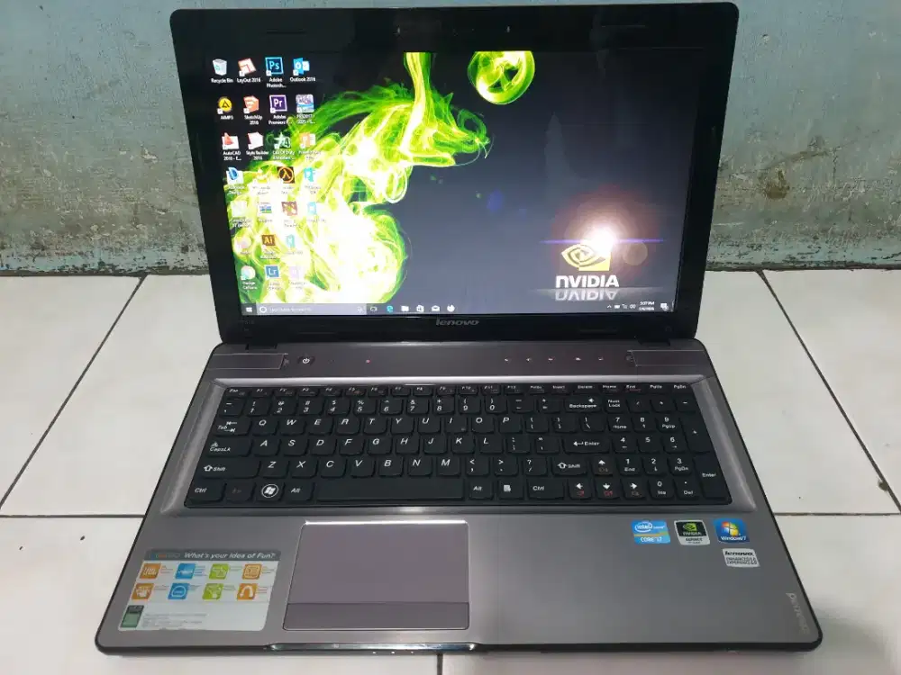 Lenovo Ideapad Y570 Corei7(8Cpu)Nvidia Geforce GT555m Ssd 256gb Ram8gb