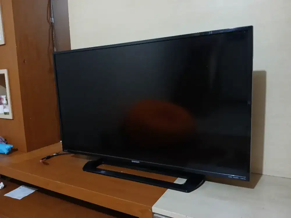 Sharp Aquos LED TV 40inch dan set top boxnya