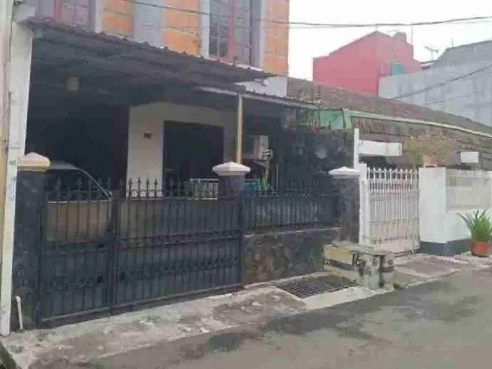 dijual murah rumah 2 lantai di Rawamangun Jakarta Timur