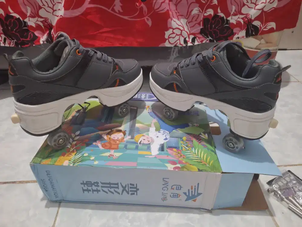 Sepatu roda kasual skate/kick roller shoes impor viral TIKTOK