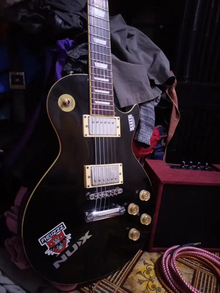 Gitar Lespaul Sepaket ampli dan Multieffect