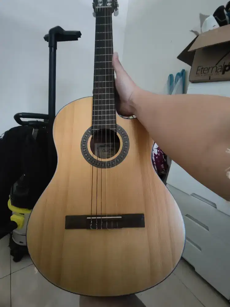 Guitar / Gitar merk Cowboy CGC 100 NA