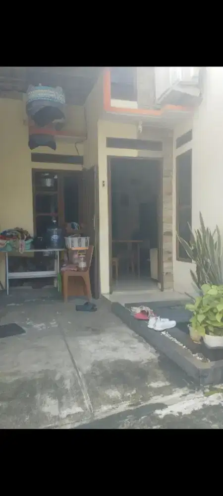 dijual ;
Lb 55m²
Litrik 2200watt
3 kmr
1 wc