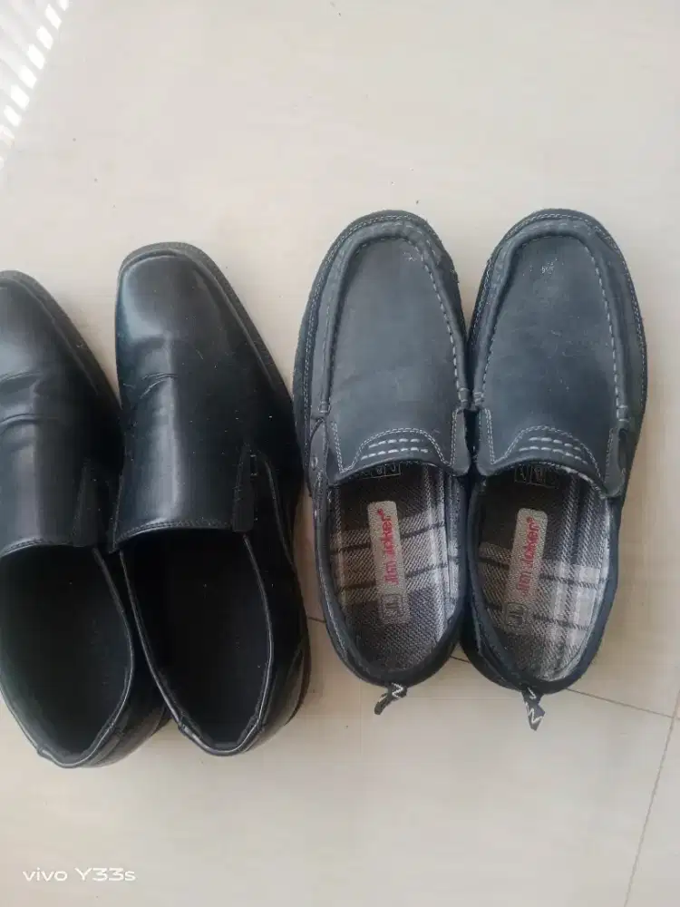Jual sepatu second milik pribadi 2 unit