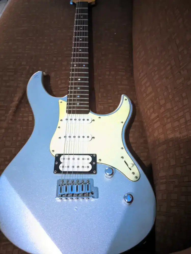 GITAR LISTRIK YAMAHA PACIFICA 112V ORIGINAL