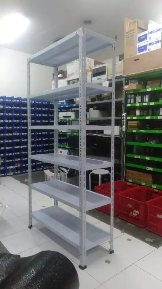 Rak besi susun serbaguna