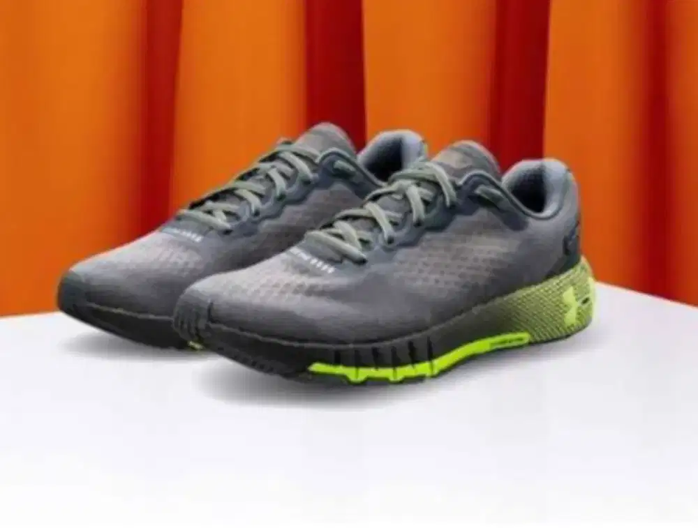 Sepatu running Under Armour
