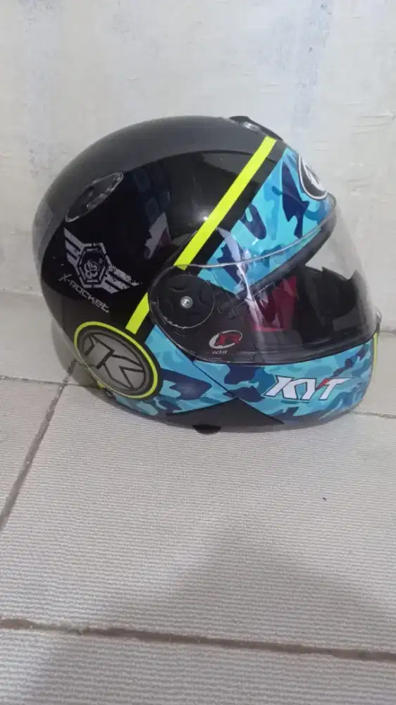 Helm merk KYT size M