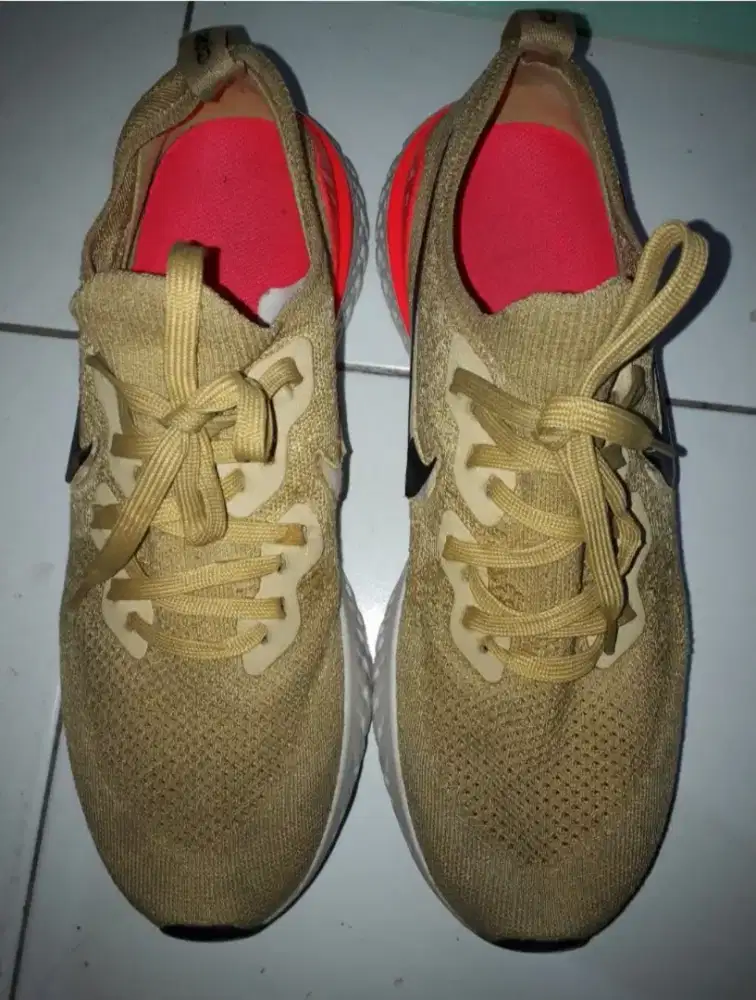 Sepatu Lari Nike Epic React Flyknit 2 “Club Gold”.Bisa nego !! Size 45