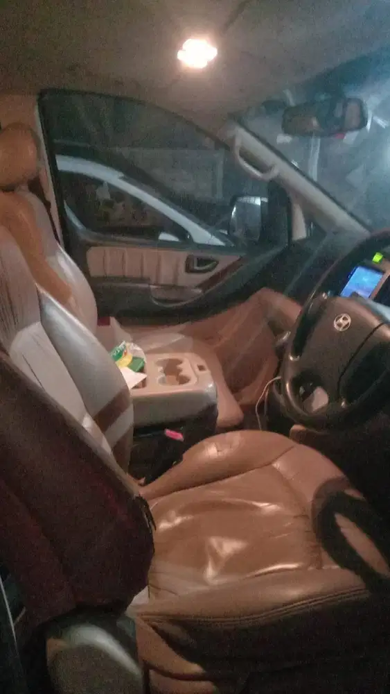 Hyundai H-1 2010 Bensin