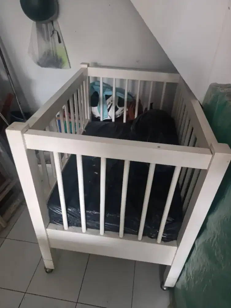 Box tempat tidur bayi Dan kasurnya