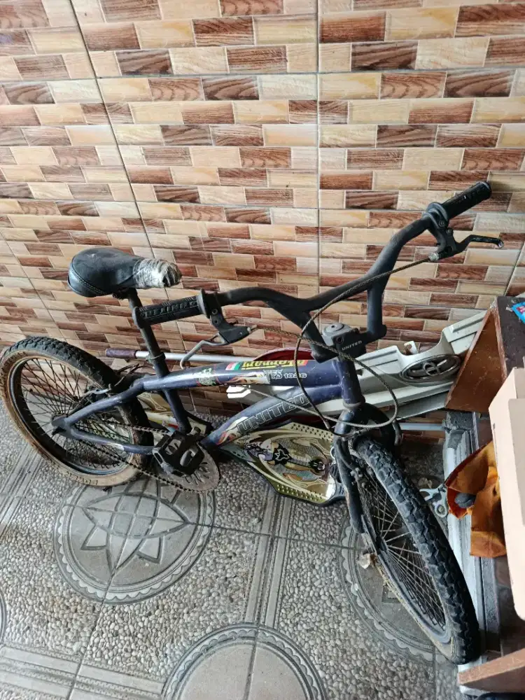 Sepeda BMX United
