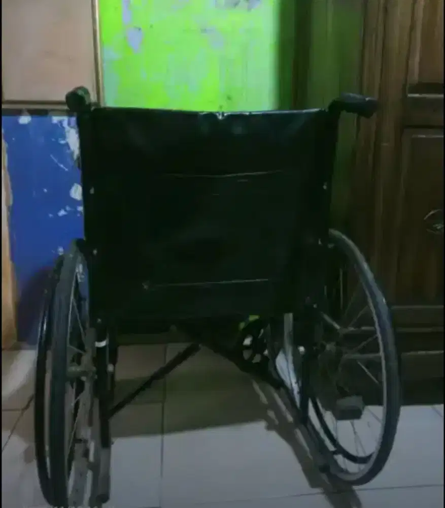 Kursi roda bekas pemakaian