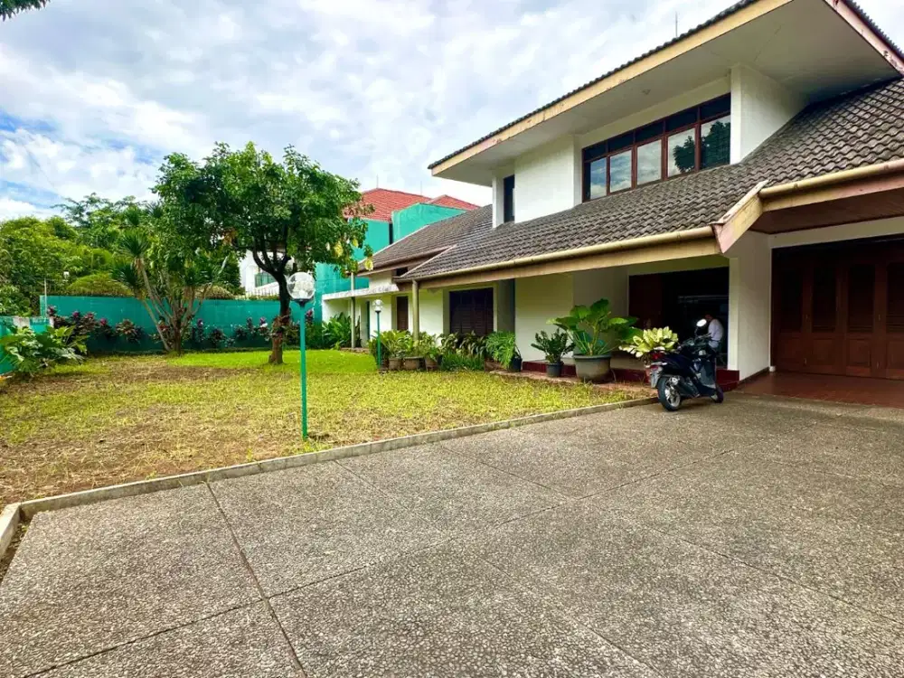 Rumah mewah halaman luas strategis di jakarta barat pr 17795
