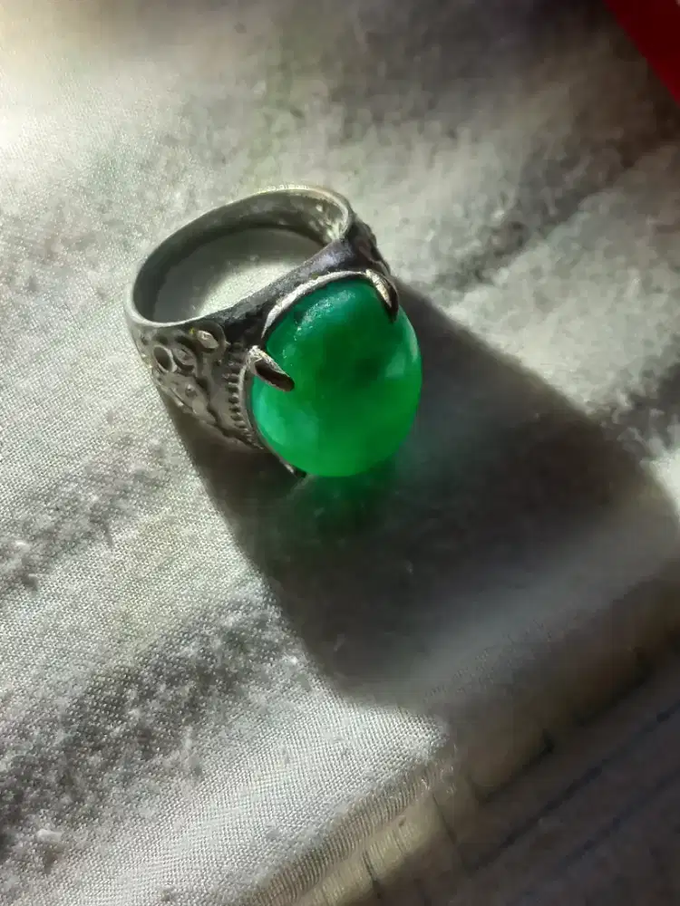 Batu giok hijau terang natural nephrite asli