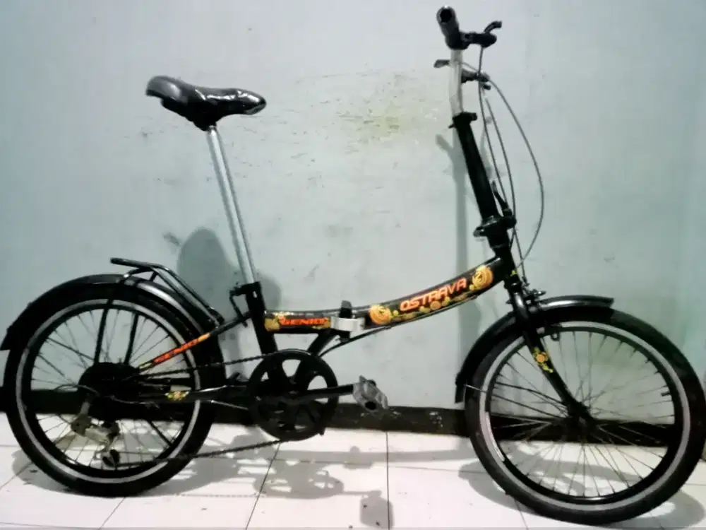 Dijual sepeda lipat GENIO OSTRAVA msih bgus btangn ORIan liptan normal