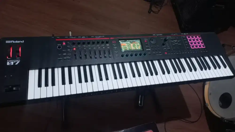 Roland Fantom 07 Like New Synthesizer