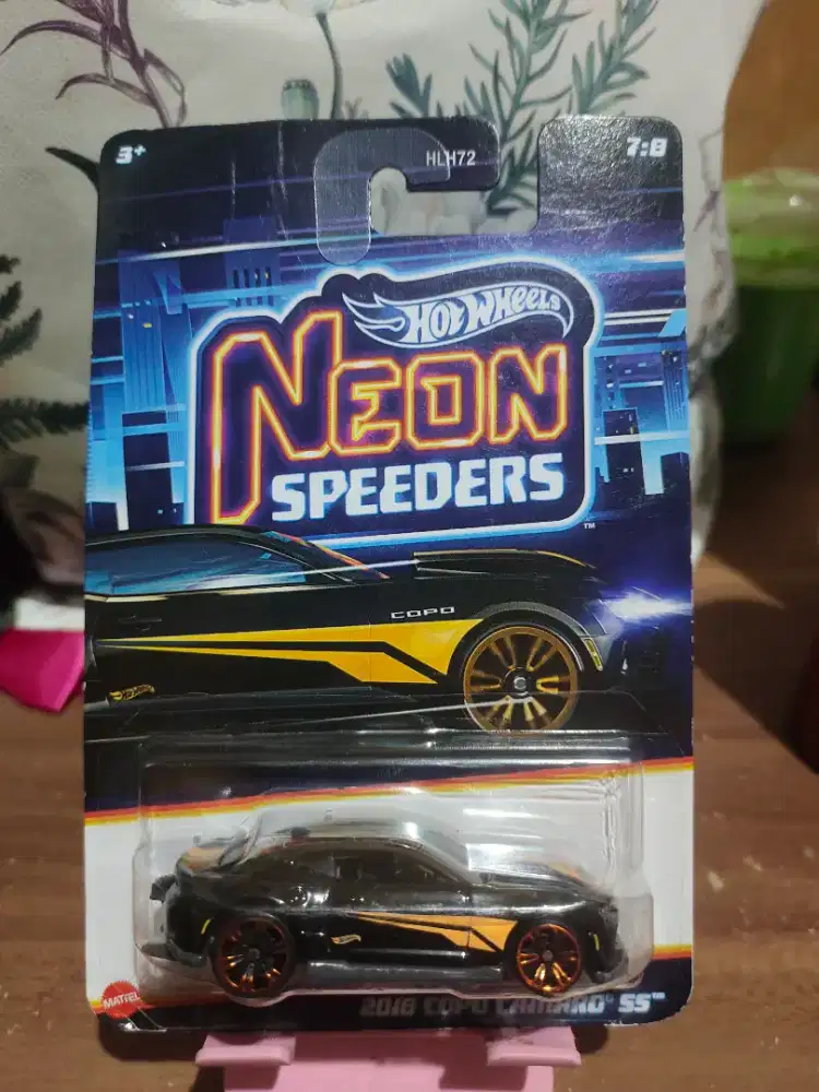 Diecast hotwheels neon speeders