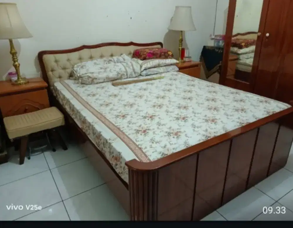 Dijual ranjang/tempat tidur + Springbed